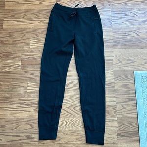 Lululemon black 4 pants